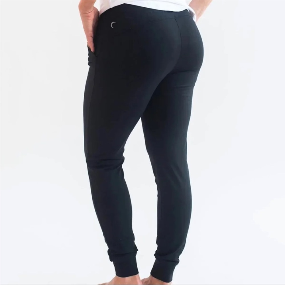 Black Unwind Jogger - Picture 5 of 11